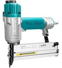 TOTAL TOOLS TAT81501 CLAVADORA NEUMATICA 15-50MM 5/8″-2″ 100PSI CAP 100 CLAVOS